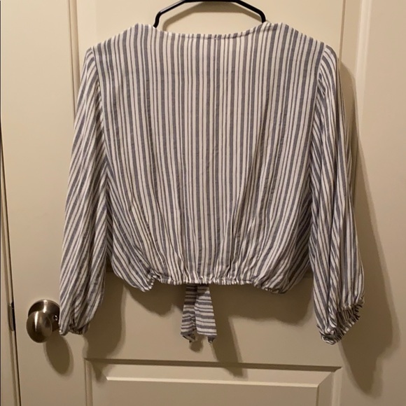 Striped top size large - Picture 3 of 4